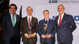 Scopri di più sull'articolo Marco Alverà (Snam) e Antonio Llardén (Enagás), ricevono a Madrid il Premio Tiepolo  2019