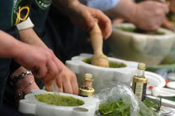 Torna a Madrid il Campionato Mondiale di Pesto Genovese al Mortaio