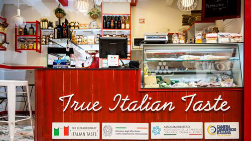 Más de 40 productos en el puesto «True Italian Taste» en el Mercado de Chamberí