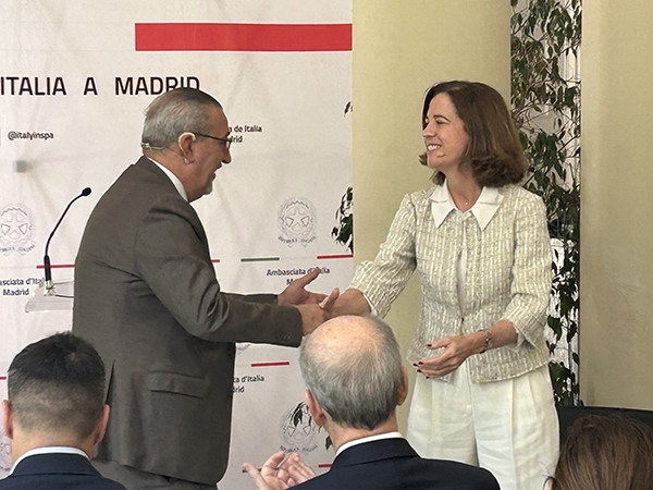 La presidenta de la AEB analiza los retos del contexto económico internacional ante empresas italianas en España