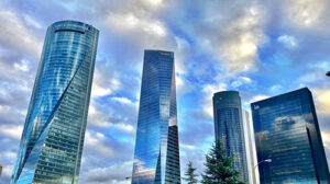 Lee más sobre el artículo La economía española resiste la escalada arancelaria y mantiene una previsión de crecimiento del 2,5% en 2025