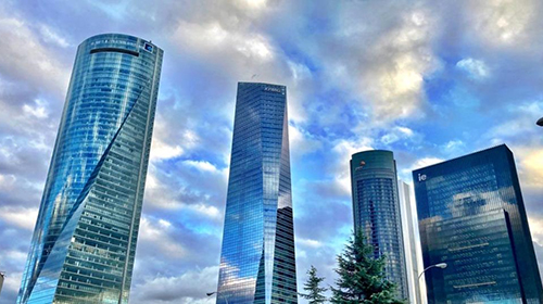 La economía española resiste la escalada arancelaria y mantiene una previsión de crecimiento del 2,5% en 2025